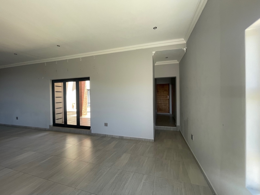 5 Bedroom Property for Sale in Wild Olive Estate Free State